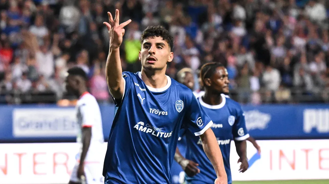 Hamburg Rekrut Gelandang Muda Prancis Martin Adeline untuk Perkuat Lini Serang