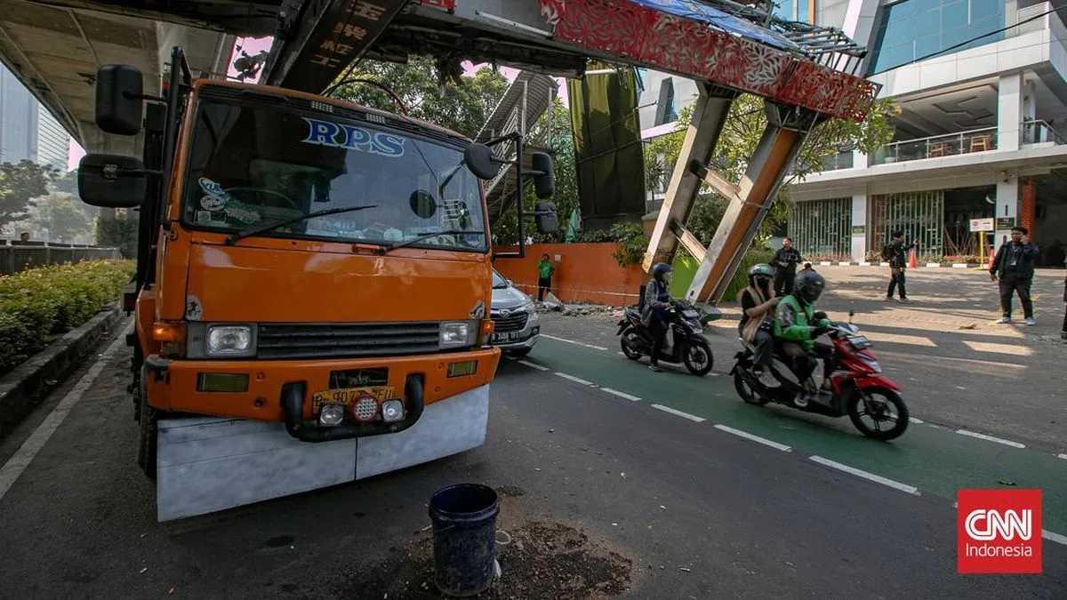 JPO Tendean Dibongkar Total: Kerugian Capai Miliaran, Sopir Truk Terlambat Sadar