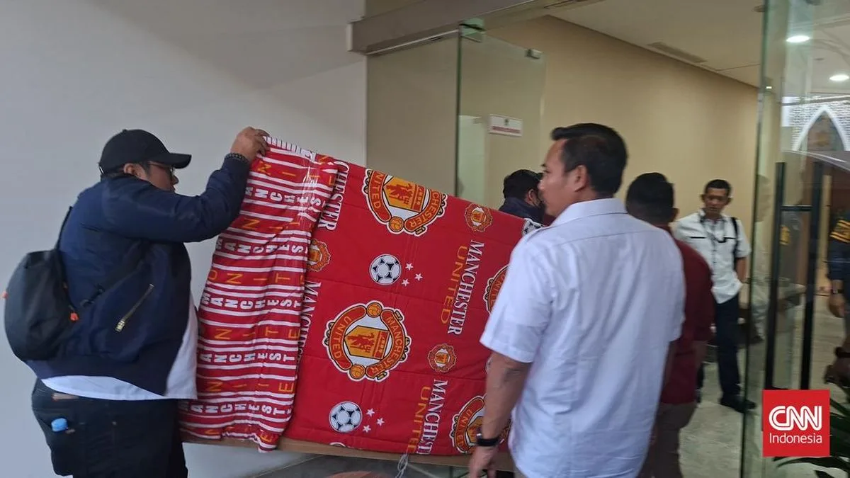 Polri Serahkan Barang Bukti Baru ke Kejagung: Bingkai Foto hingga Dokumen Penggeledahan