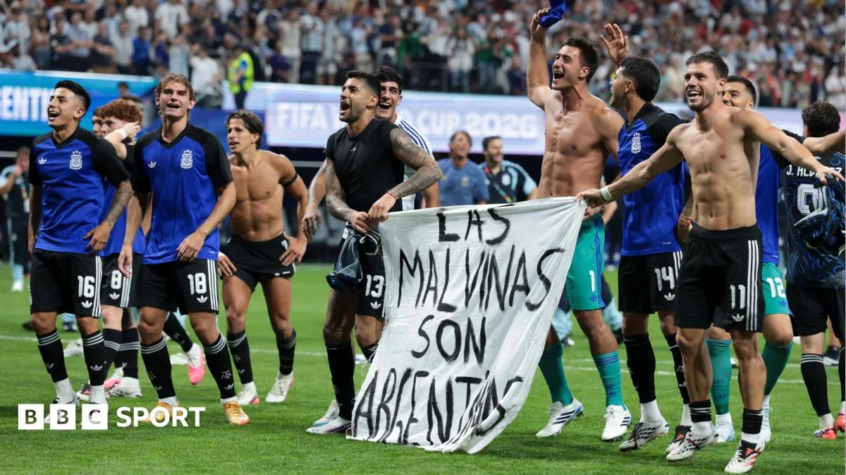Argentina Terancam Denda FIFA Usai Kibarkan Spanduk Falkland di Semifinal