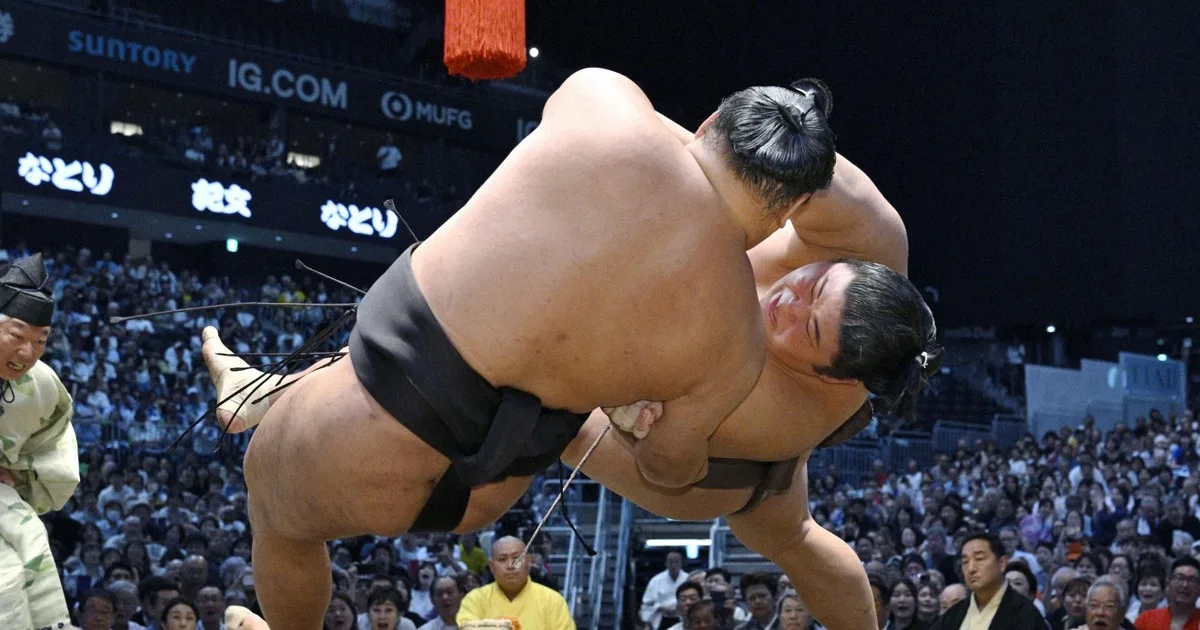 Kejutan di Nagoya: Hoshoryu Kalah Lagi, Shishi Pemimpin Tunggal