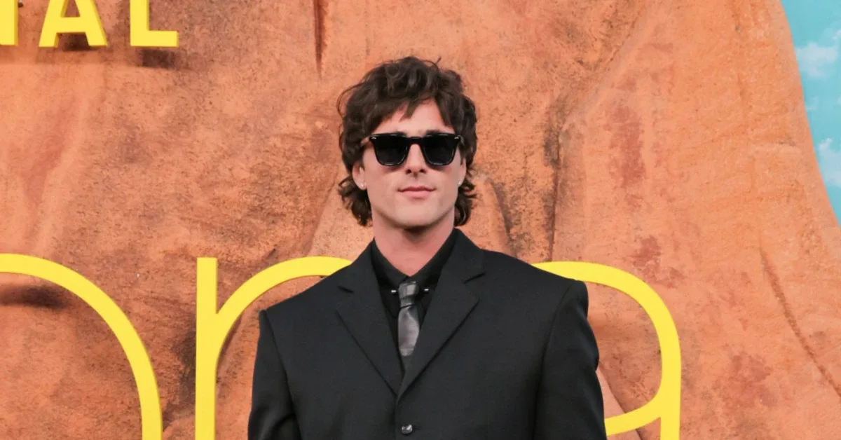 Jacob Elordi Rela Dikurung di Peti Mati Berisi Ular Dua Hari demi Adegan Kematian Euphoria