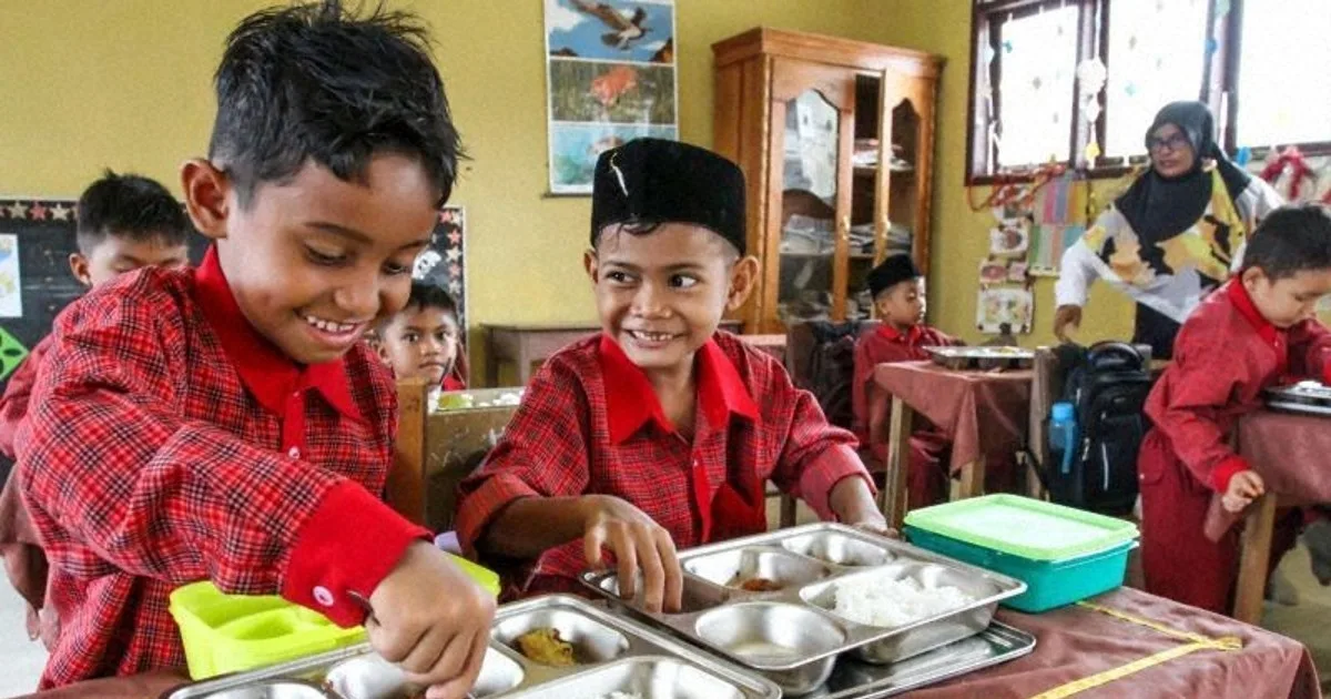 Skandal Korupsi dan Keracunan Paksa Pemerintah Pangkas Program Makan Gratis Prabowo