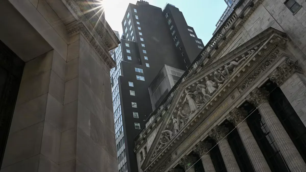 Harga Minyak Anjlok, Wall Street Terbelah: Apa Dampaknya bagi Indonesia?