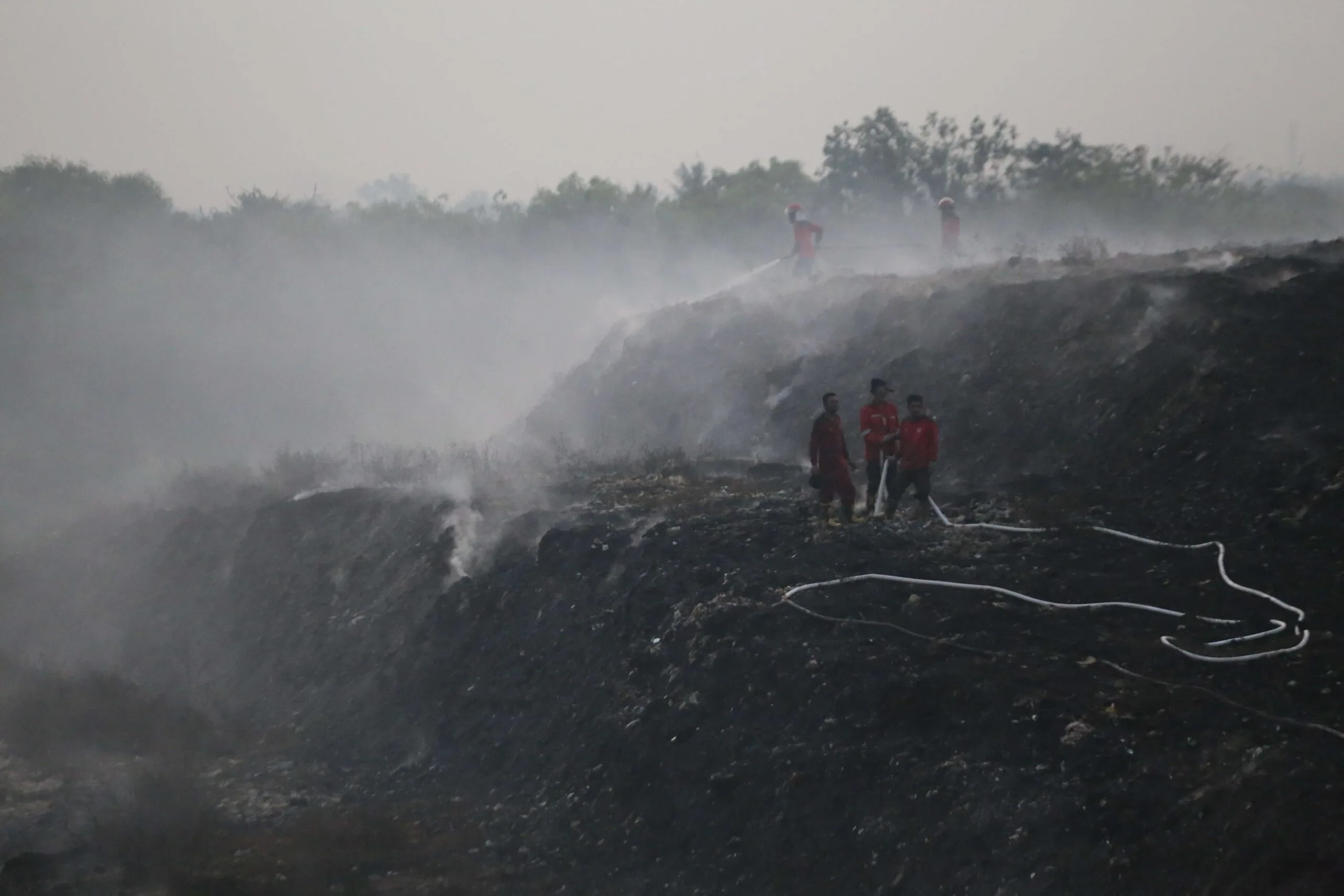 Di Balik Kebakaran TPA: Solusi Pemerintah Dituding Perpetuasi Krisis Sampah