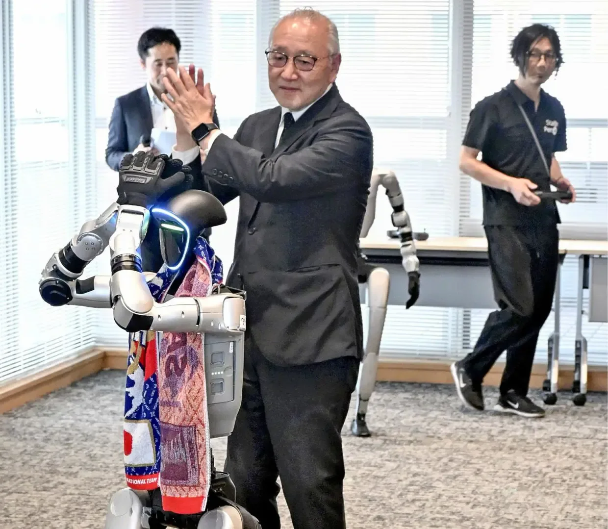 Robot Humanoid China Tari Tradisional Jepang, Bukti AI Makin Mirip Manusia