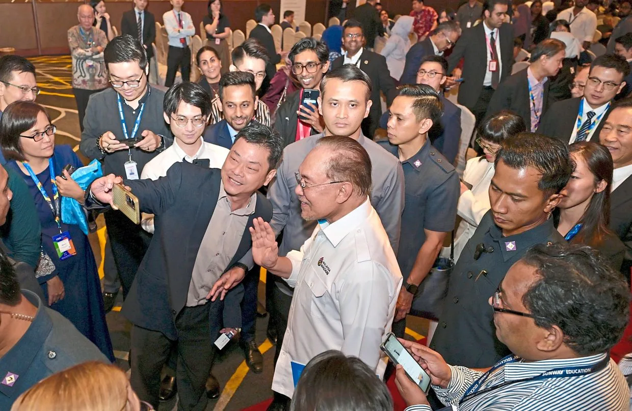 Anwar Ibrahim Dorong Asean Perkuat Kerja Sama dengan China Greater Bay Area untuk Transisi Energi
