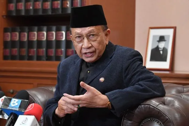 Pencabutan Gelar Kehormatan Rais Yatim: Jangan Dipolitisasi, Tegas Plt Gubernur Negeri Sembilan