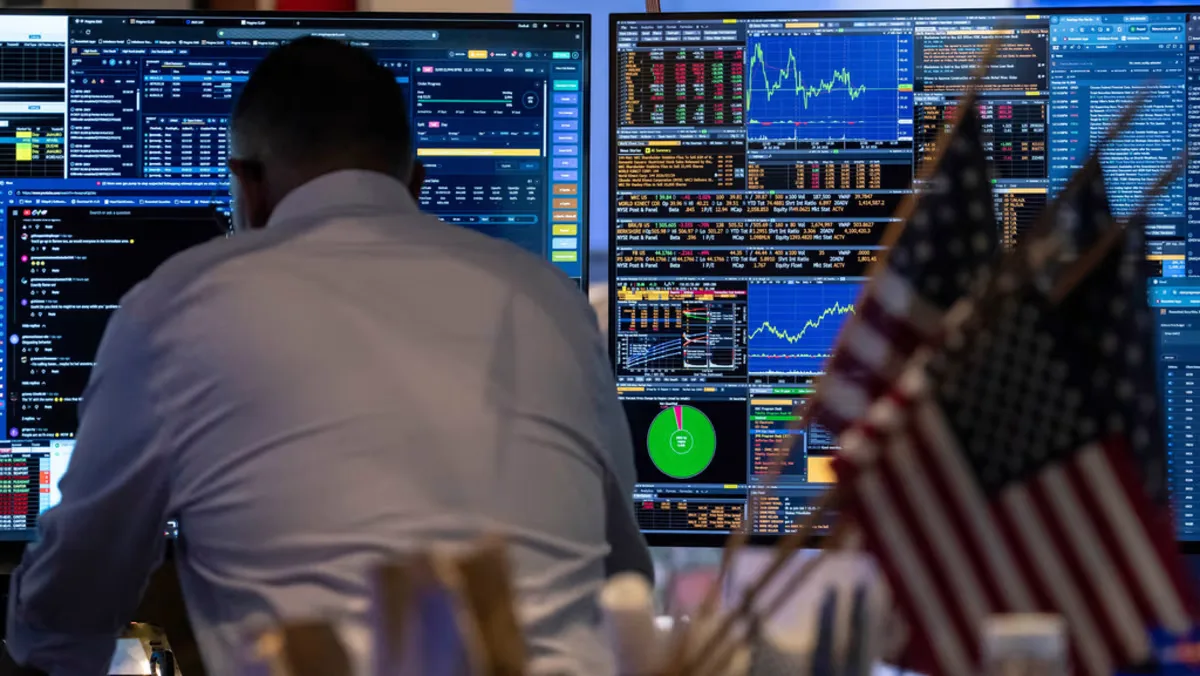 Lonjakan Saham Microsoft dan Penurunan Minyak Bawa Wall Street Bangkit