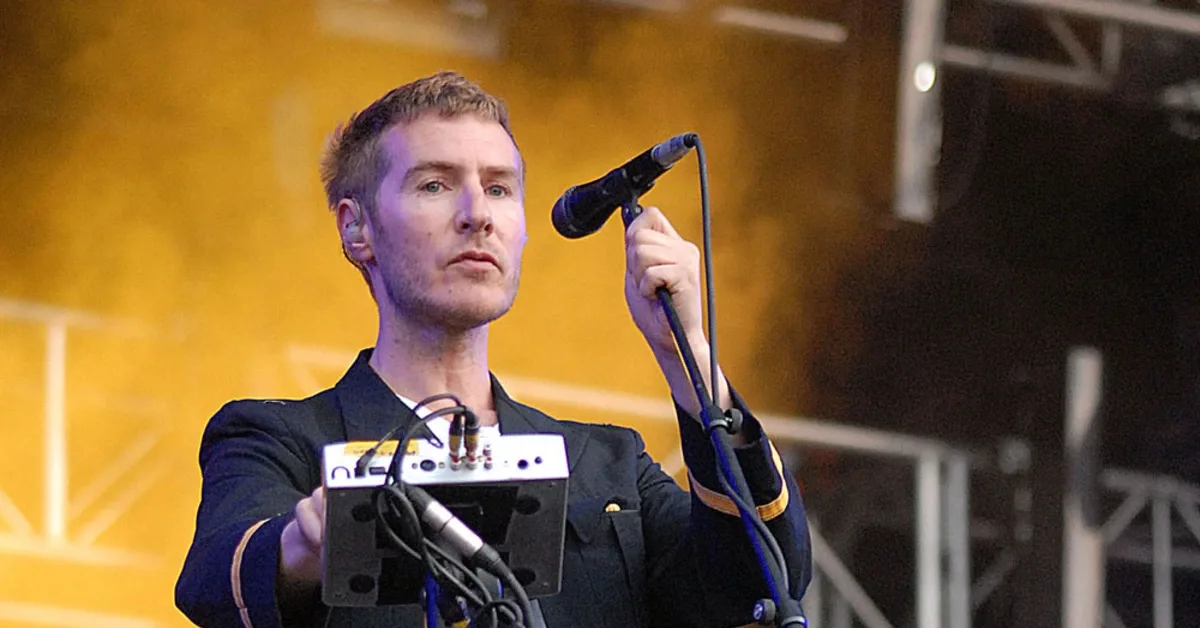 Massive Attack Kena Proses Hukum di Singapura Usai Kibarkan Bendera Palestina di Atas Panggung