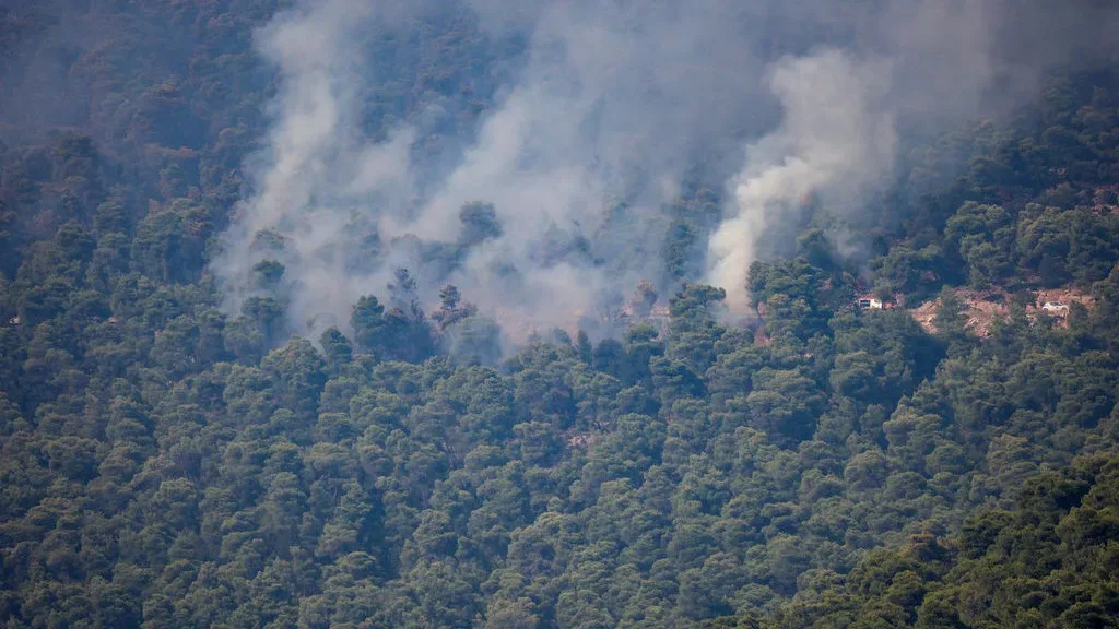 Tabrakan Dua Helikopter Pemadam Kebakaran di Yunani: Investigasi dan Dampaknya bagi Keselamatan Penerbangan