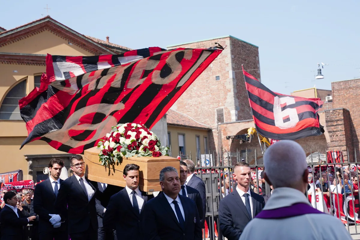 Pemakaman Franco Baresi: Ribuan Tifosi Beri Penghormatan Terakhir, Namun Ejekan untuk Pemilik AC Milan Tak Terhindarkan