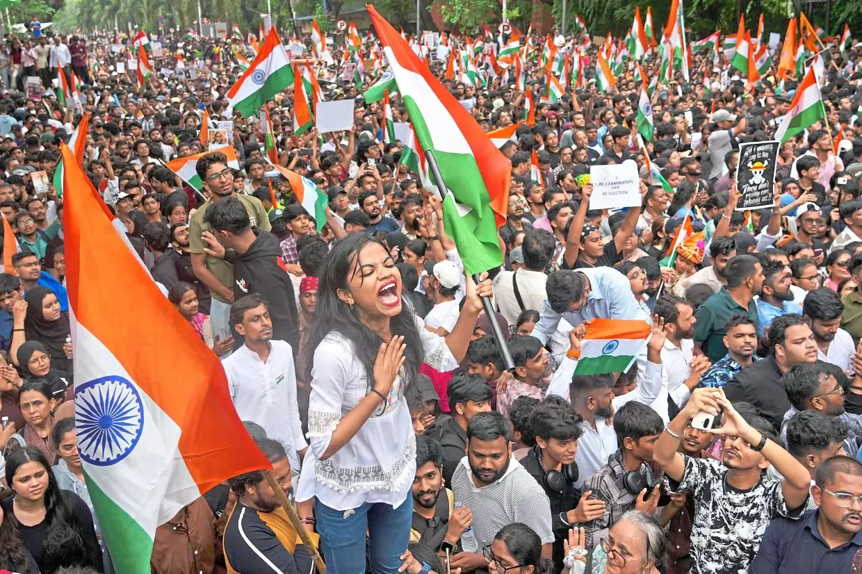 Gerakan 'Partai Kecoa' di India Paksa Menteri Mundur: Apa Artinya bagi Demokrasi?