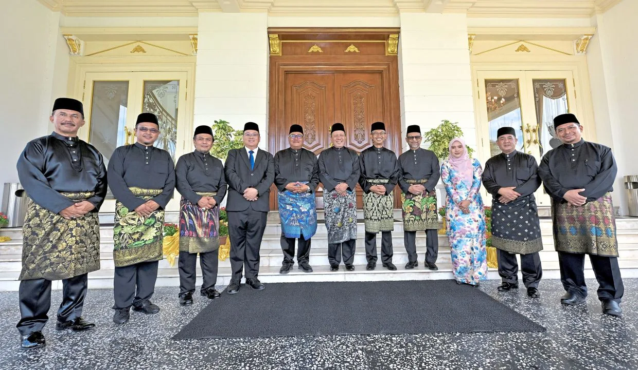 Sumpah 10 Anggota Exco Negeri Sembilan: Raja Tuanku Muhriz Ingatkan Jangan Sewenang-wenang