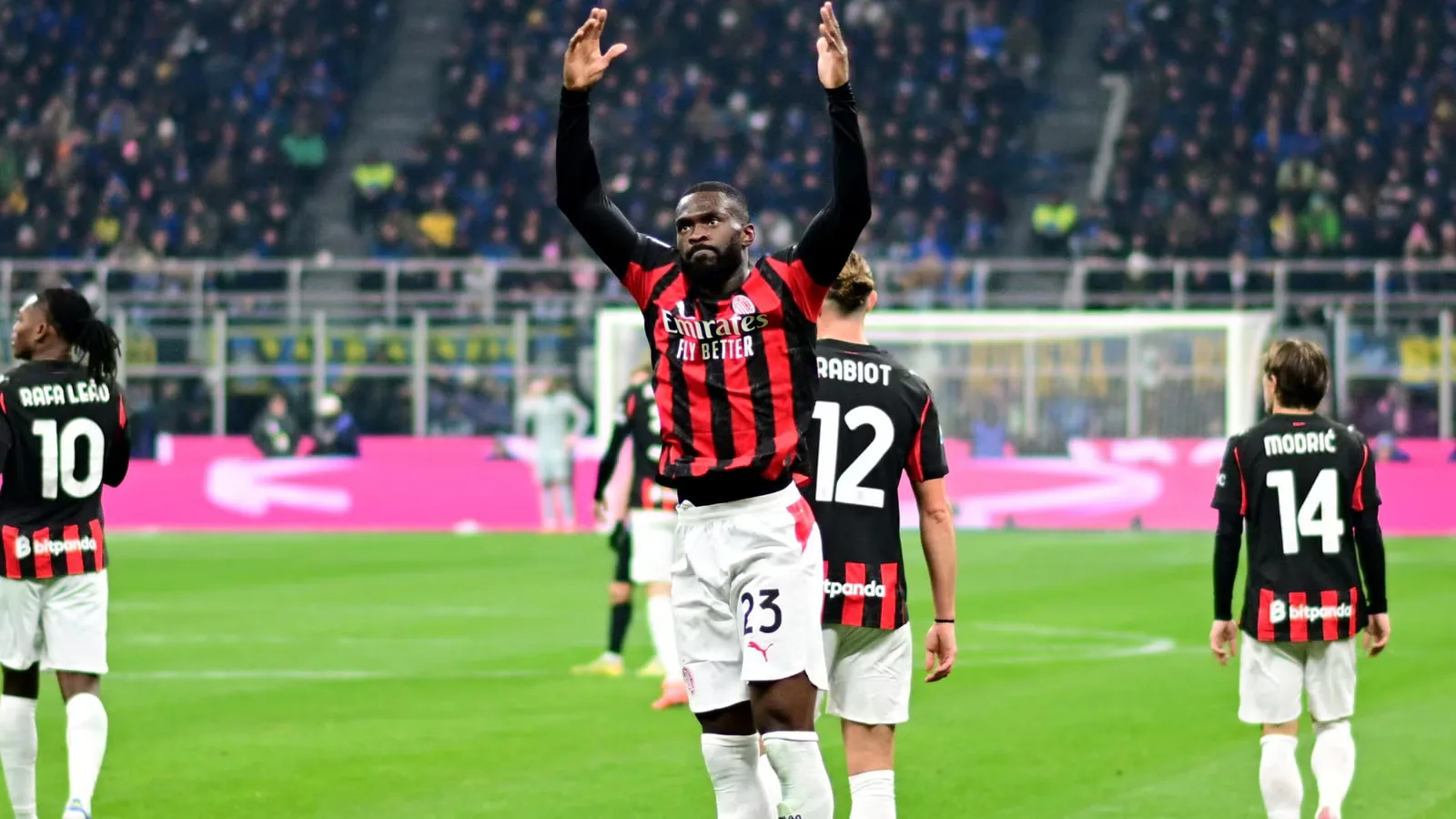 Newcastle Berburu Fikayo Tomori di Tengah Aksi Jual Murah AC Milan