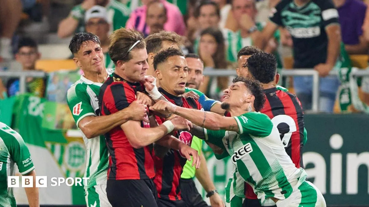 Kartu Merah Warnai Laga Uji Coba Bournemouth vs Real Betis: Imbang 2-2