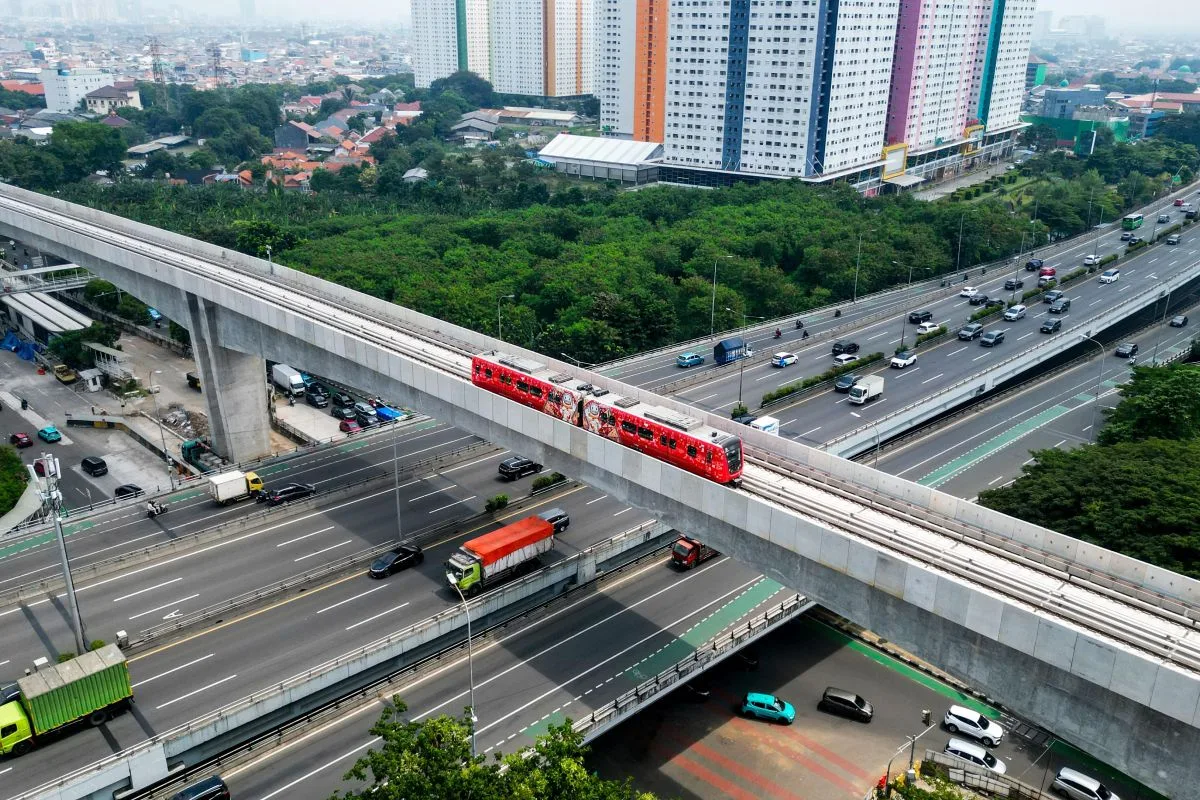 LRT Jakarta Fase 1B Hampir Rampung, Target Beroperasi Agustus: Integrasi Transportasi Ibu Kota Makin Terkoneksi
