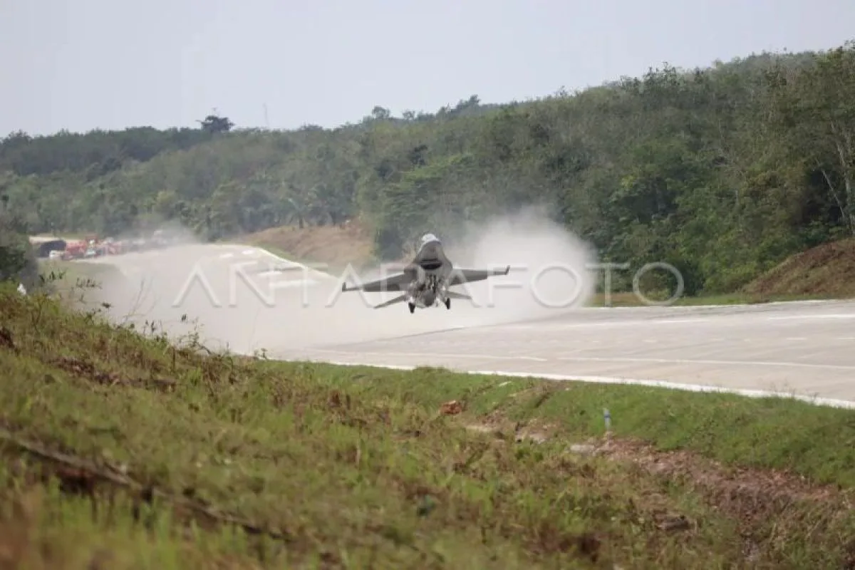 TNI AU Siapkan Tol Probolinggo-Banyuwangi Jadi Landasan Darurat Pesawat