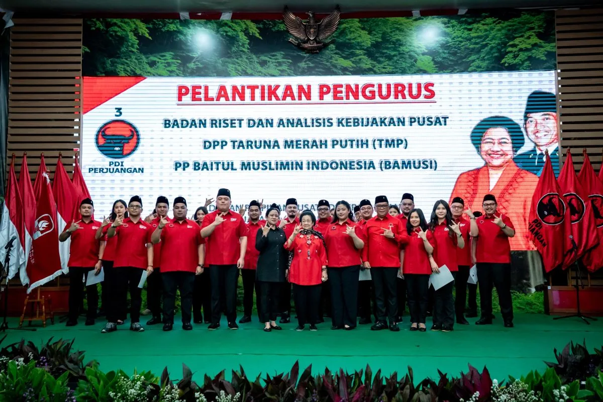 Megawati Lantik Diah Pikatan Pimpin Taruna Merah Putih: Strategi PDI-P Menyambut Dominasi Pemilih Muda 2029