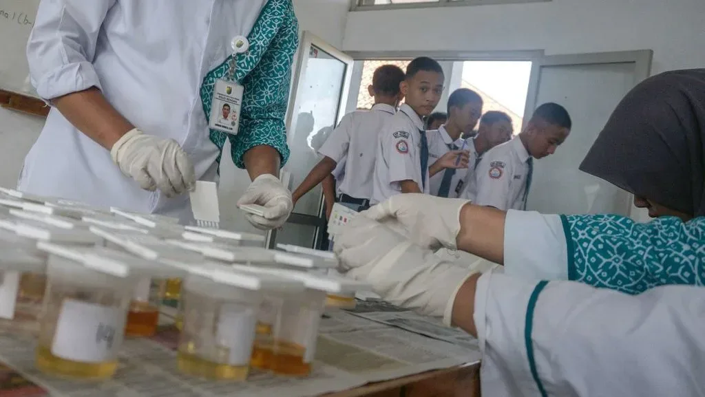 Tes Urine Massal Pelajar Jabar: Perlindungan Anak atau Pelanggaran Privasi?