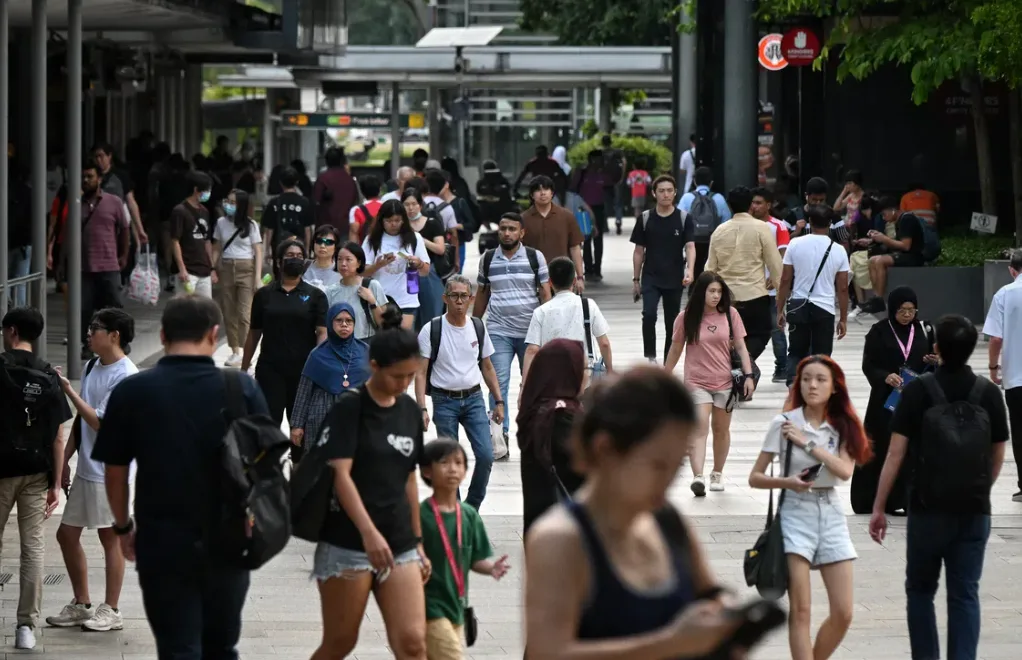 Singapura Gelontorkan Bantuan Tunai Rp4,8 Triliun untuk 2,4 Juta Warganya: Pelajaran bagi Indonesia?