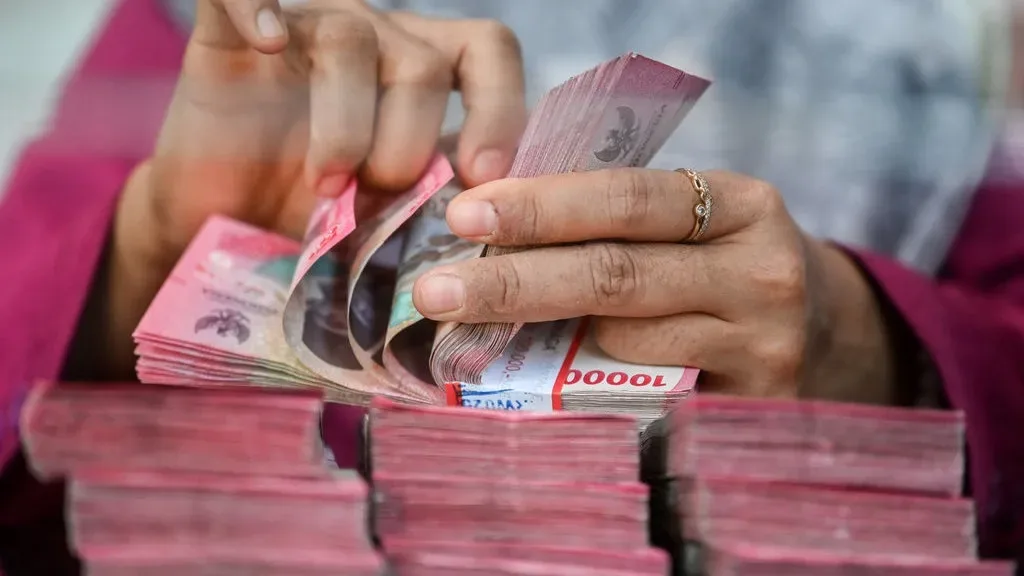 Rupiah Tertekan Tipis ke Rp17.879, IHSG Bangkit di Tengah Spekulasi MSCI