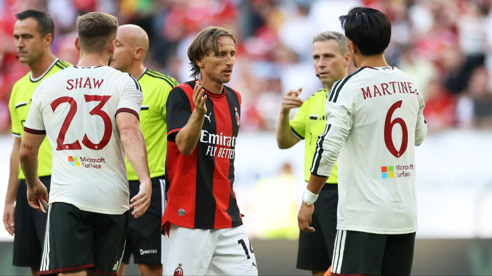 Kekalahan dari AC Milan Jadi Alarm: INEOS Wajib Belanja Bek Kiri demi Selamatkan Musim Man United