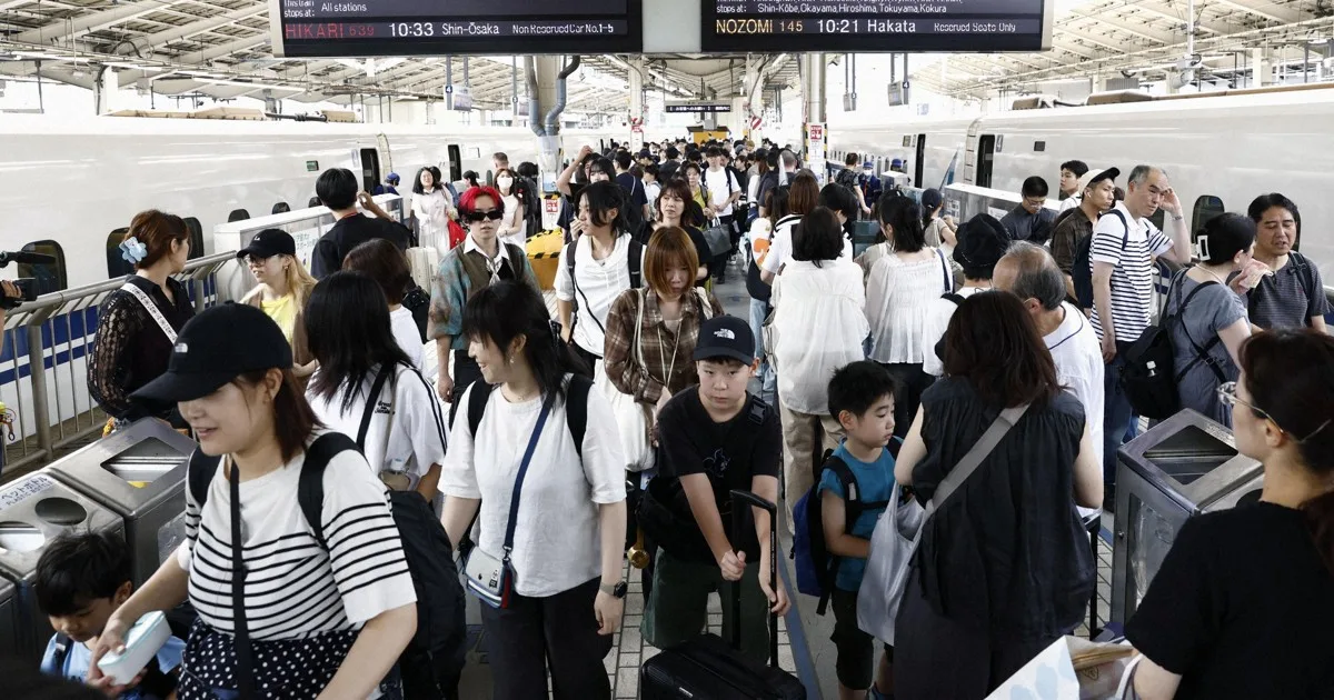 Arus Balik Libur Bon di Jepang Memuncak: Stasiun dan Bandara Penuh, Ribuan Wisatawan Berdesakan