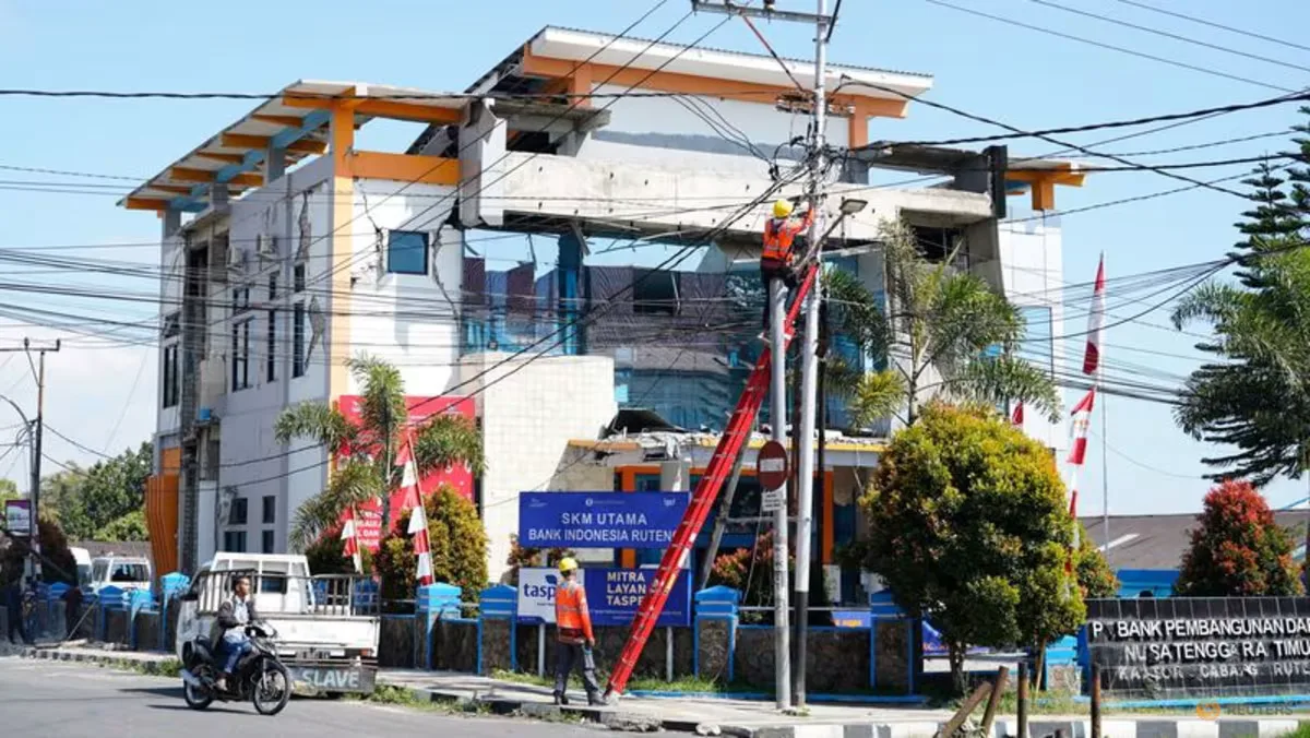 Gempa M7,7 Guncang NTT: 51 Tewas, Ribuan Warga Mengungsi, Jalan Terputus