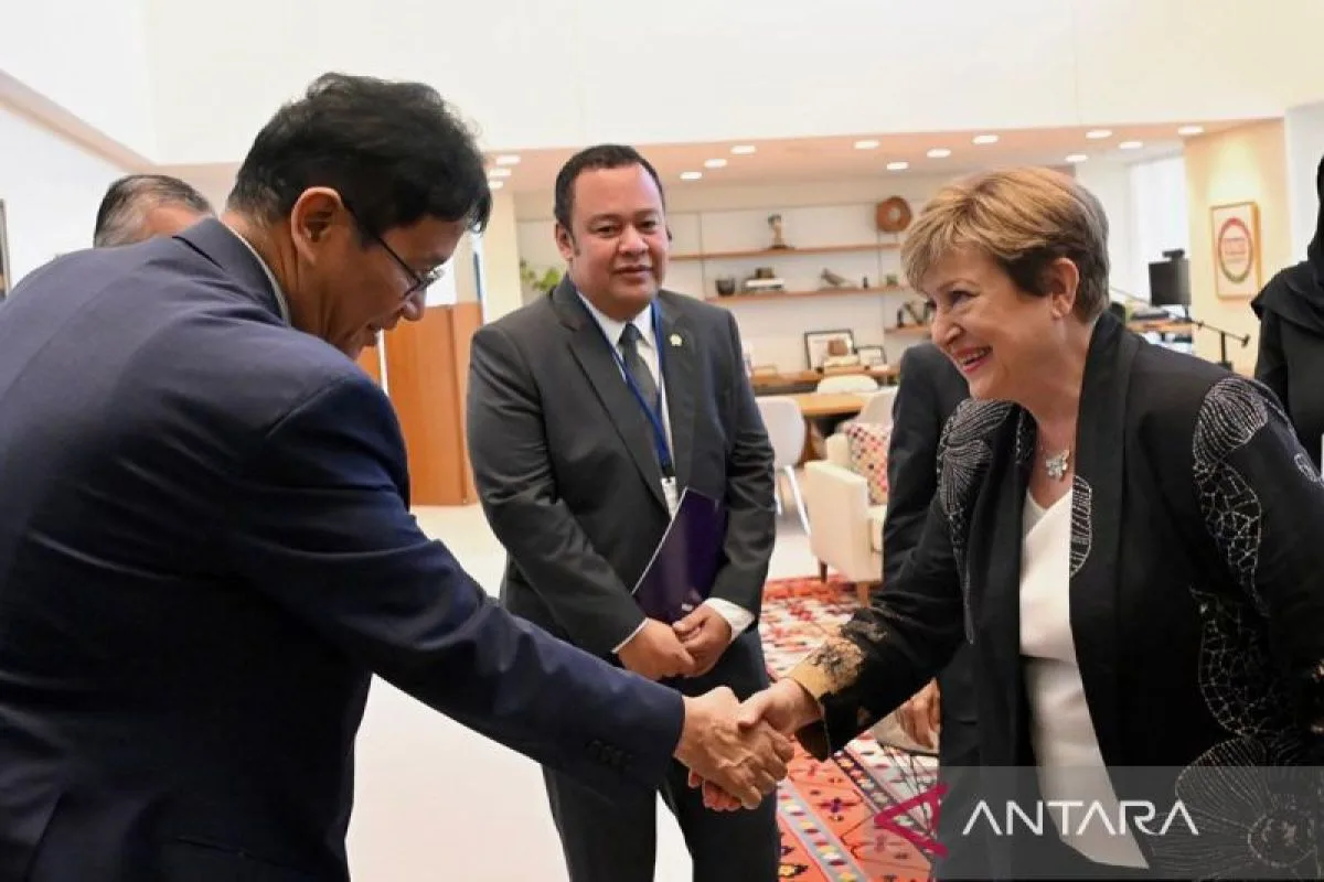 Menolak Utang IMF, Menkeu Purbaya Belajar dari Luka 1998