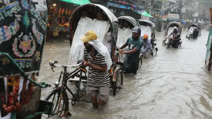 Hujan Deras dan Pasang Tinggi Kembali Melumpuhkan Chattogram: Banjir Musiman yang Tak Kunjung Usai