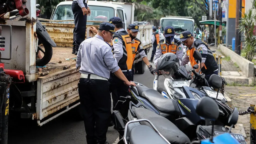Jukir Liar Jakarta: Dari Pemerasan Rp5.000 hingga Rente Rp460 Miliar, Mengapa Sulit Diberantas?