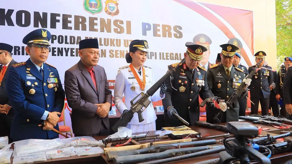 Warga Maluku Utara Serahkan 16 Pucuk Senjata Api Ilegal ke Polda: Bukti Kesadaran atau Tekanan?