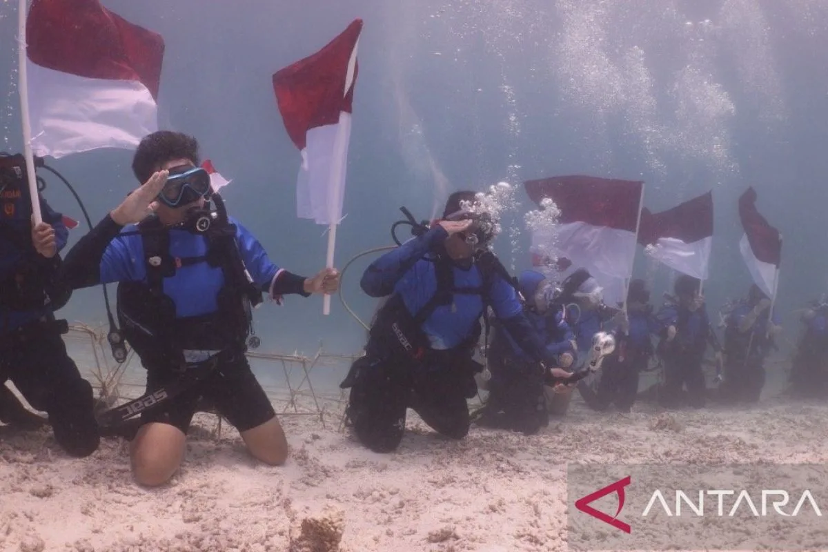 Merah Putih Berkibar di Dasar Laut Maratua: Nasionalisme dan Konservasi dalam Satu Tarikan Napas
