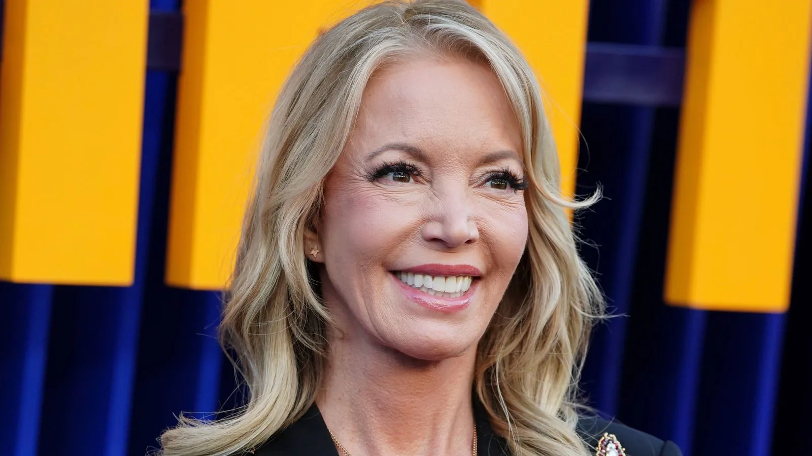 Kudeta Keluarga Buss: Jeanie Lawan Penjualan Saham Lakers ke Kushner-Iger