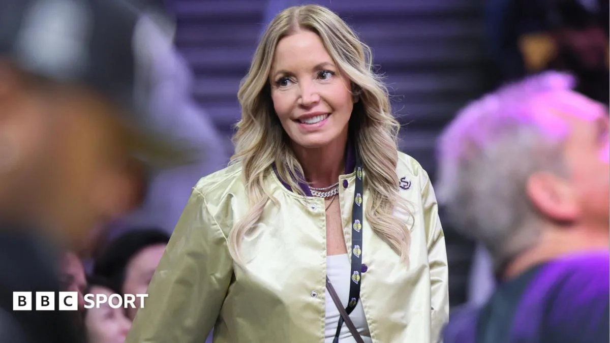 Pertarungan Keluarga Buss: Jeanie Lawan Saudara demi Kendali Lakers