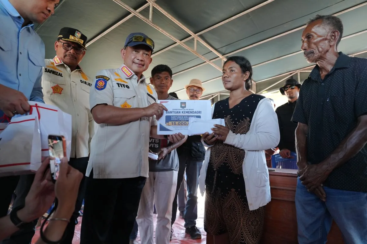 Mendagri Tito Turun ke Waekokak: Bantuan Duka Rp15 Juta dan Janji Perbaikan Irigasi Pascagempa NTT