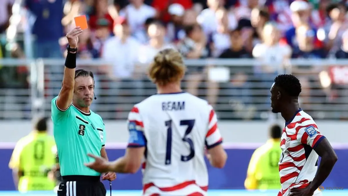 Kontroversi Balogun Menggerus Kepercayaan pada Wasit, Peringatan Webb dan Masters