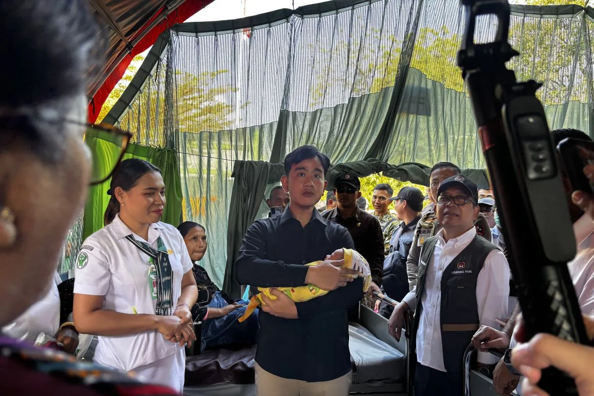 Gibran Tinjau Langsung Tenda Darurat RSUD Maumere: Pastikan Ibu dan Bayi Terlayani Pascagempa NTT
