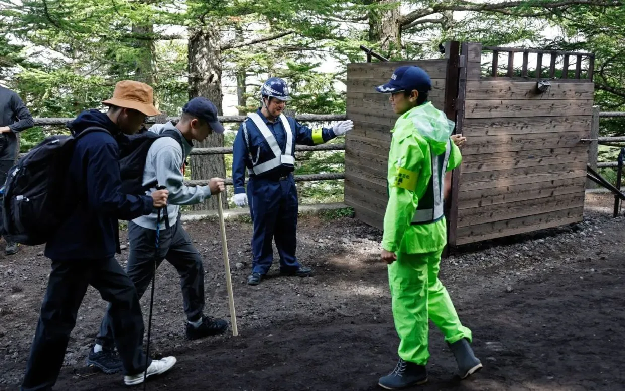Ayah di Jepang Tinggalkan Anak 7 Tahun di Gunung Fuji demi Lanjut Pendakian