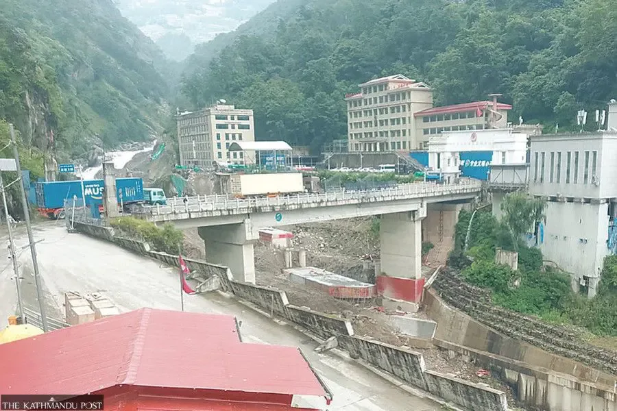 Jalur Dagang Nepal-China Lumpuh Akibat Longsor: Biaya Logistik Melonjak 30%
