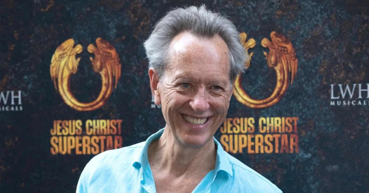 Richard E. Grant Putuskan Hubungan dengan Sahabat yang Tak Hadir saat Duka: 'Portcullis Down, Goodbye'