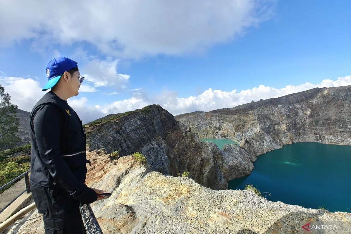 Retakan 100 Meter Menganga di Bibir Kawah Kelimutu: Ancaman Longsor Menghantui Wisatawan