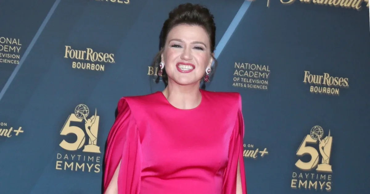 Kelly Clarkson Akhiri Talk Show Setelah Tujuh Musim: 'Acara Ini Menyelamatkan Saya'