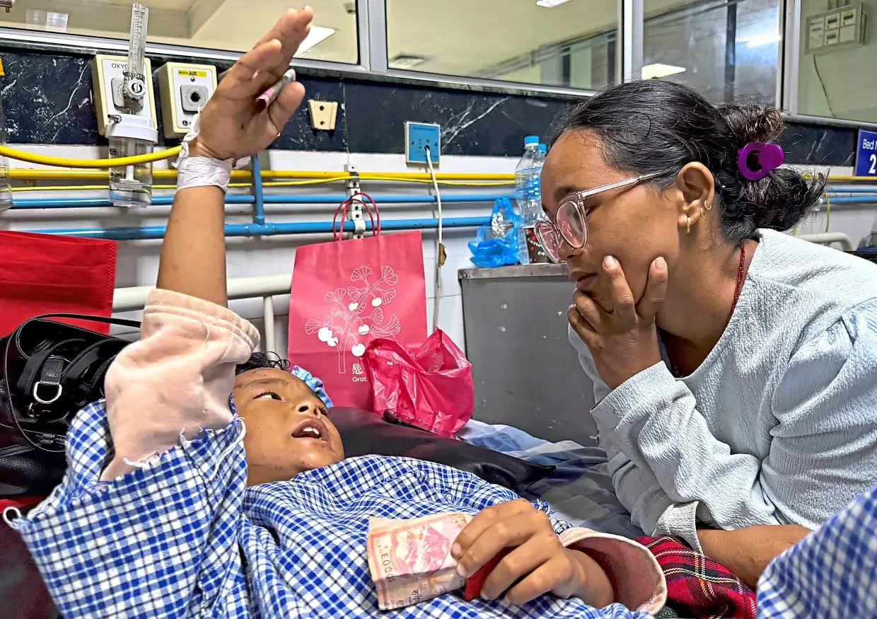 Banjir Nepal: Bocah 8 Tahun Selamat Setelah Berlari dan Memanjat Pohon, Air Mata Ibu Berubah Bahagia