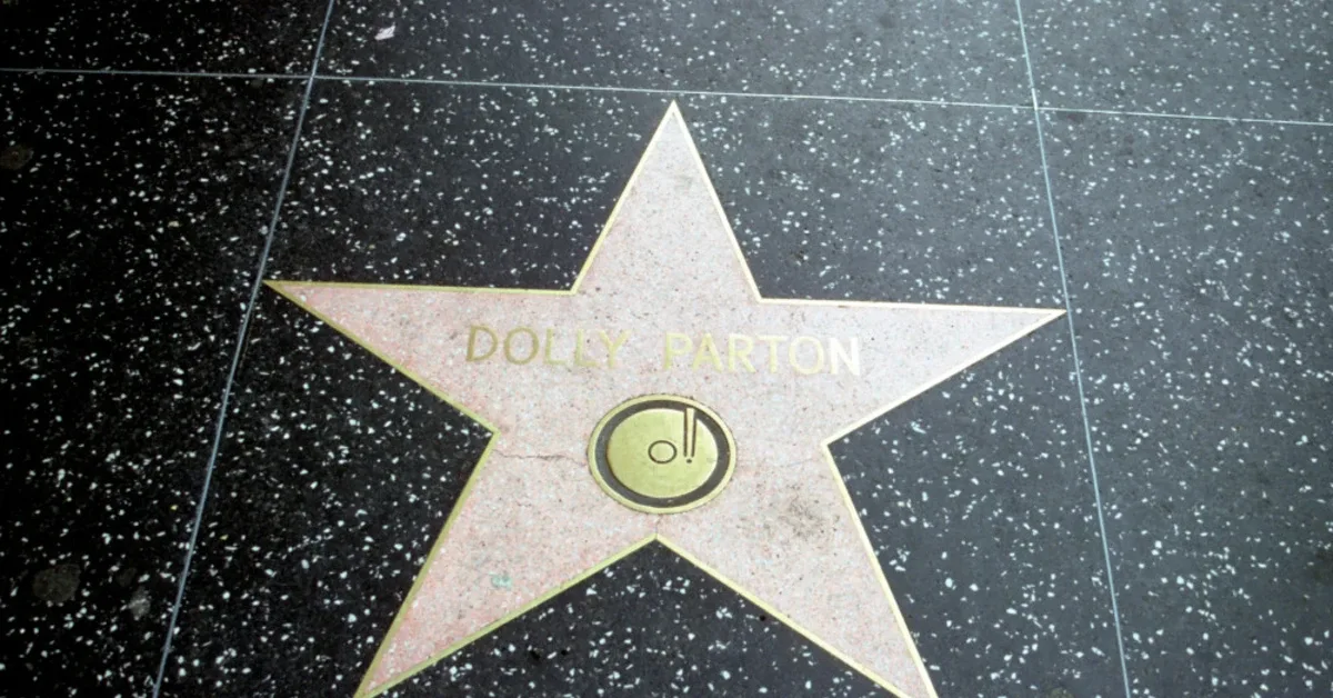 Bintang Dolly Parton di Hollywood Walk of Fame Dirusak: Bunga Dicuri, Nama Tergores