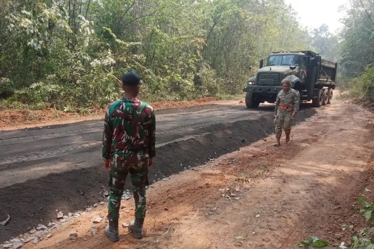 TNI dan Militer AS Kerja Bakti Perbaiki Jalan Markas di Sumsel, Bagian dari Latihan Super Garuda Shield 2026