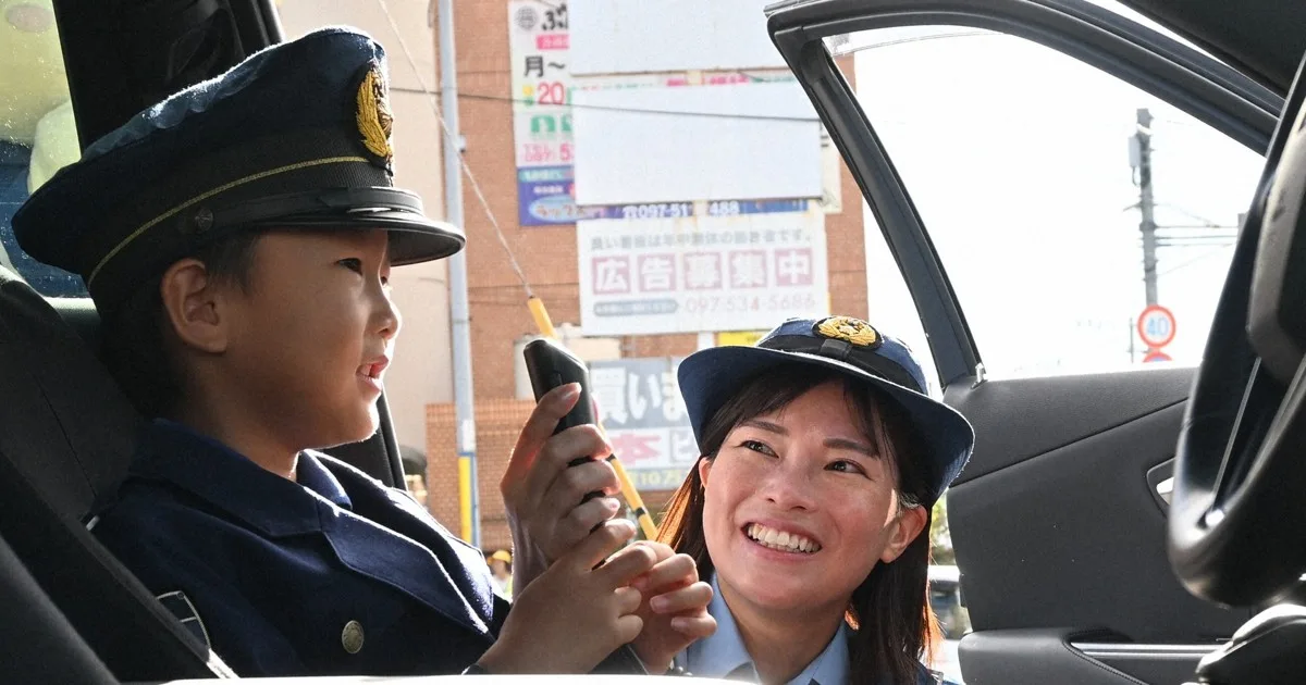 Anak-Anak Jepang Jadi 'Polisi DJ Cilik' untuk Kampanye Keselamatan Lalu Lintas