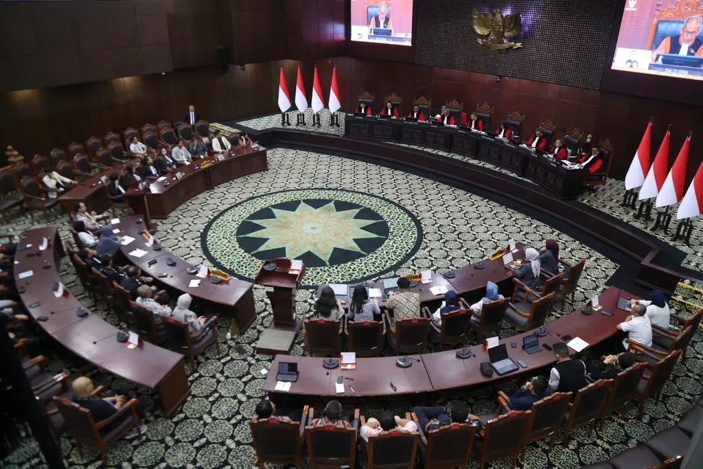 Hakim MK Pertanyakan Celah Pencucian Uang di Balik Patriot Bond dan Merah Putih Bond