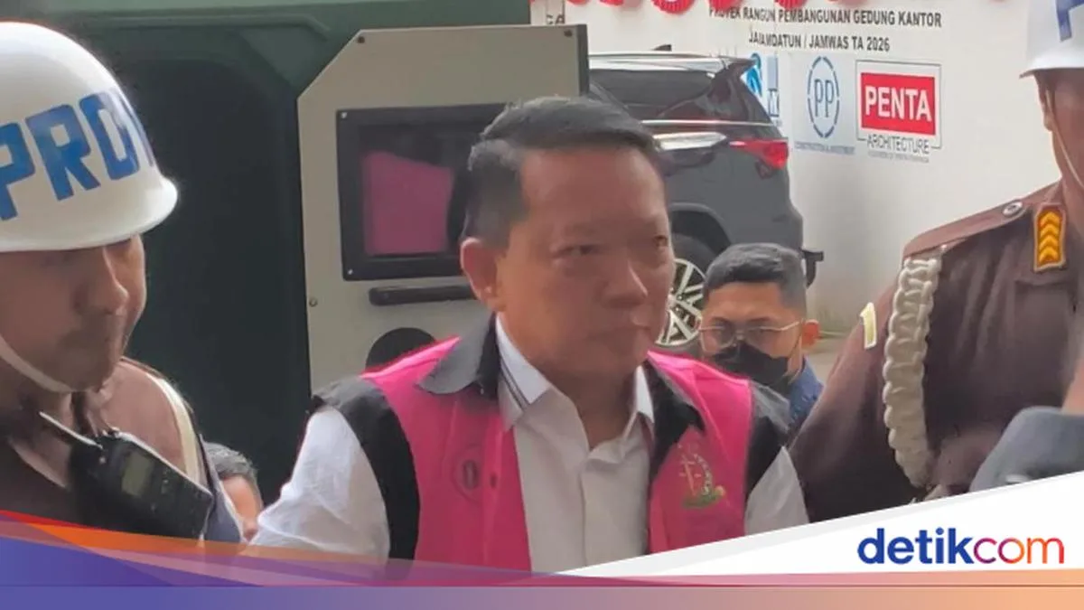 Eks Jampidsus Febrie Adriansyah Bungkam saat Diperiksa Kejagung dalam Kasus TPPU